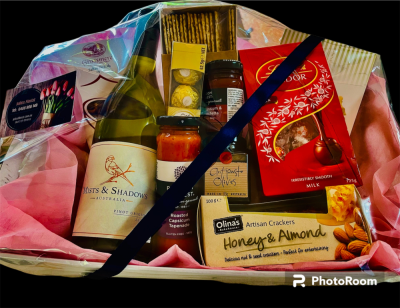 Hamper  Sweet and Savoury - Scrummy Gourmet Hampers.  Perfect for sending when you cant be there to celebrate.
