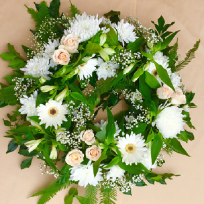 Open wreath - Open Wreath in fresh flowers. 