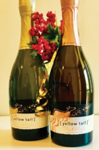 Australian Bubbles - Yellow Tail Brand Bubbles - this is a add-on item to go with a flower product.

Please add in special requests: White or Rose to add on to Flower Orders.

Australians' biggest export wine