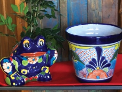 Talavera Planters - Talavera hand painted pots.

Frog or pot. - please make your request in the sepcial instructions box - if not it will be florist's choice.